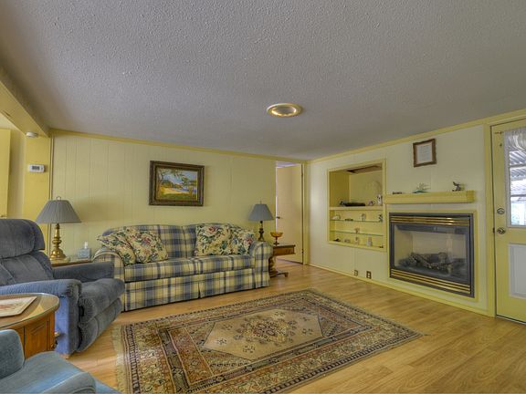 3rd image of 708 Margaret Dr