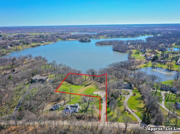 26813 N Chevy Chase Rd, Mundelein, IL 60060