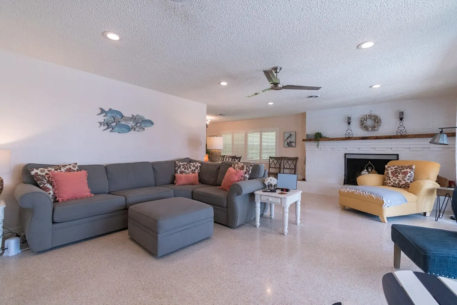 4 bed, 2.0 bath, $10,654 — Photo 2
