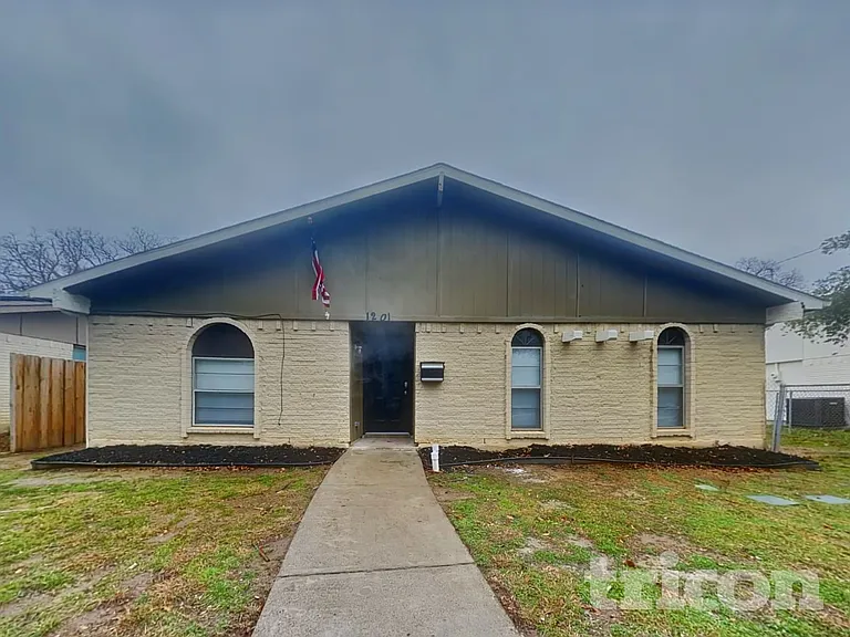 1201 Kingston Dr — Photo 2