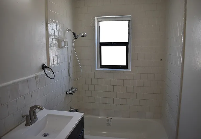 1720 Bessie Ave — Photo 15
