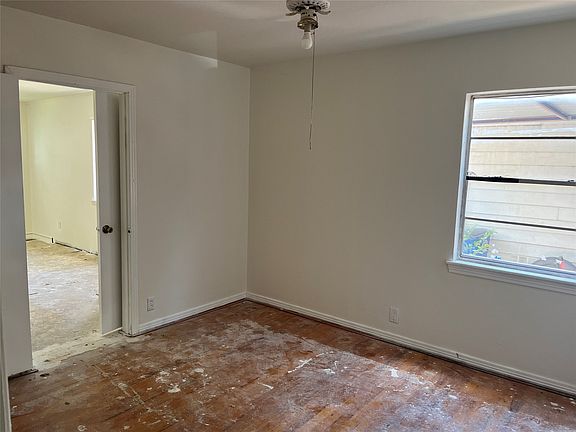 3rd image of 3423 Texas Dr