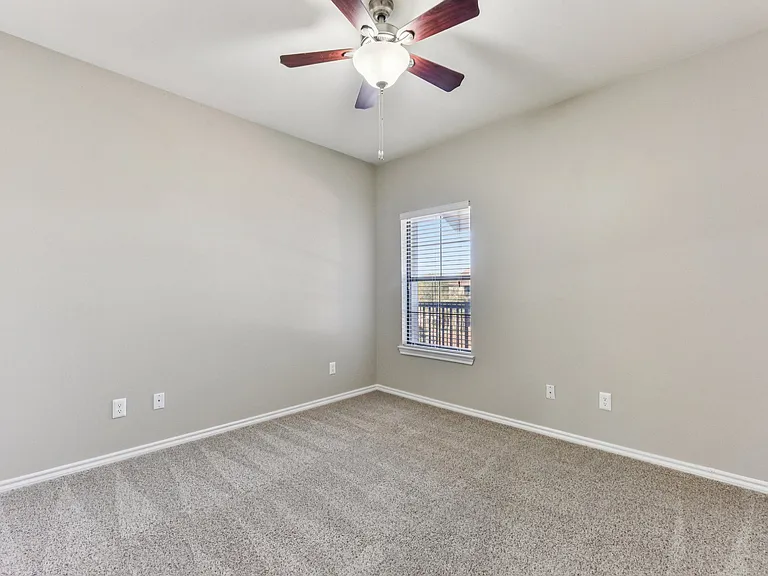 Waters Edge Apartment Homes — Photo 91