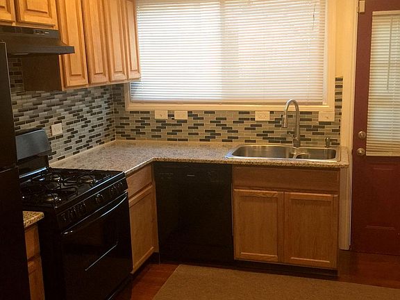 Granite countertop, backsplash, new appliances