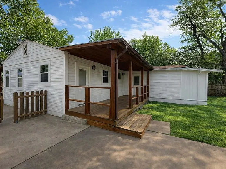 4611 Milburn Ln — Photo 13