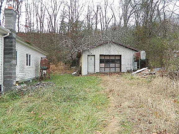 3rd image of 124 Falling Rock Rd