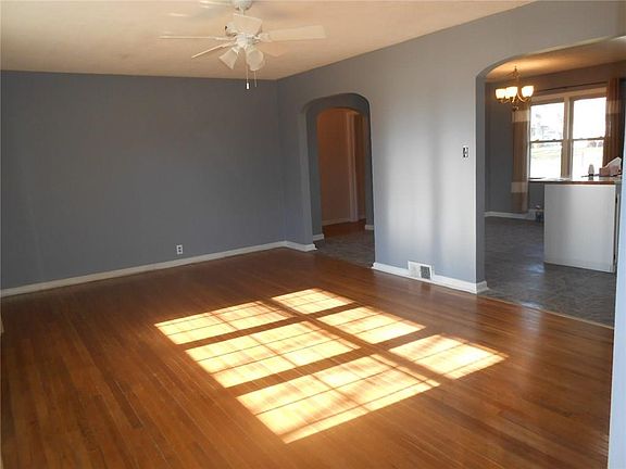 2nd image of 1044 E Buchanan St