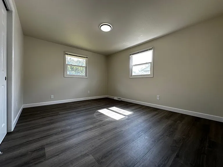 2746 Nicolet Dr — Photo 22