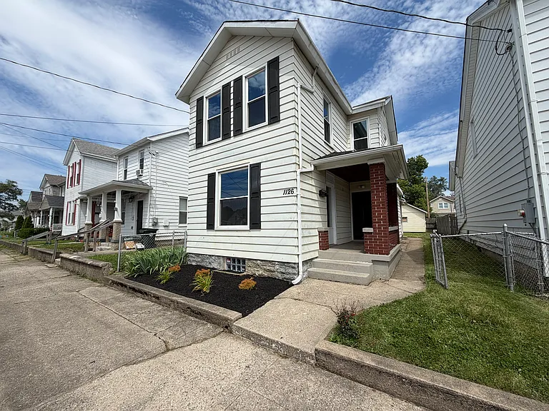1126 Harmon Ave — Photo 1