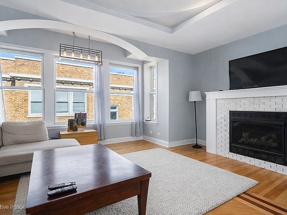 4th image of 6906 N Lakewood Ave APT 3W