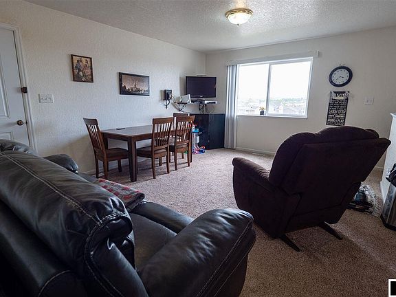 4th image of 925 Skyline Dr