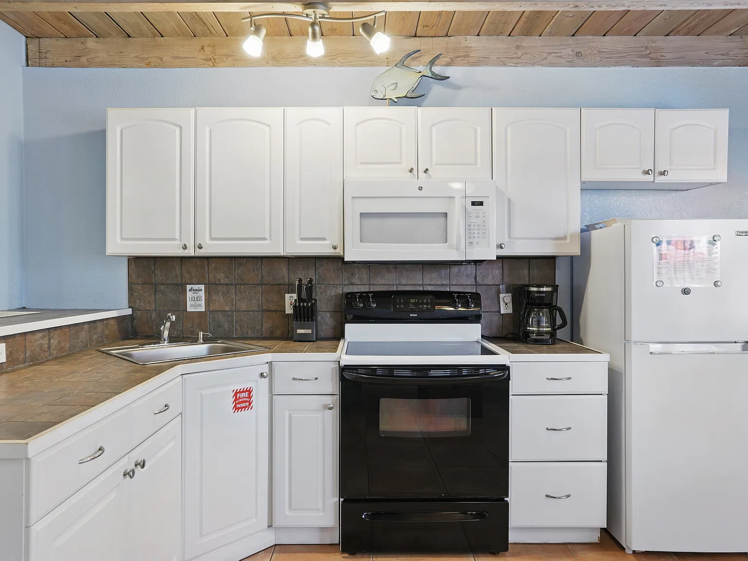 1381 South Orlando Avenue - 4 — Photo 4