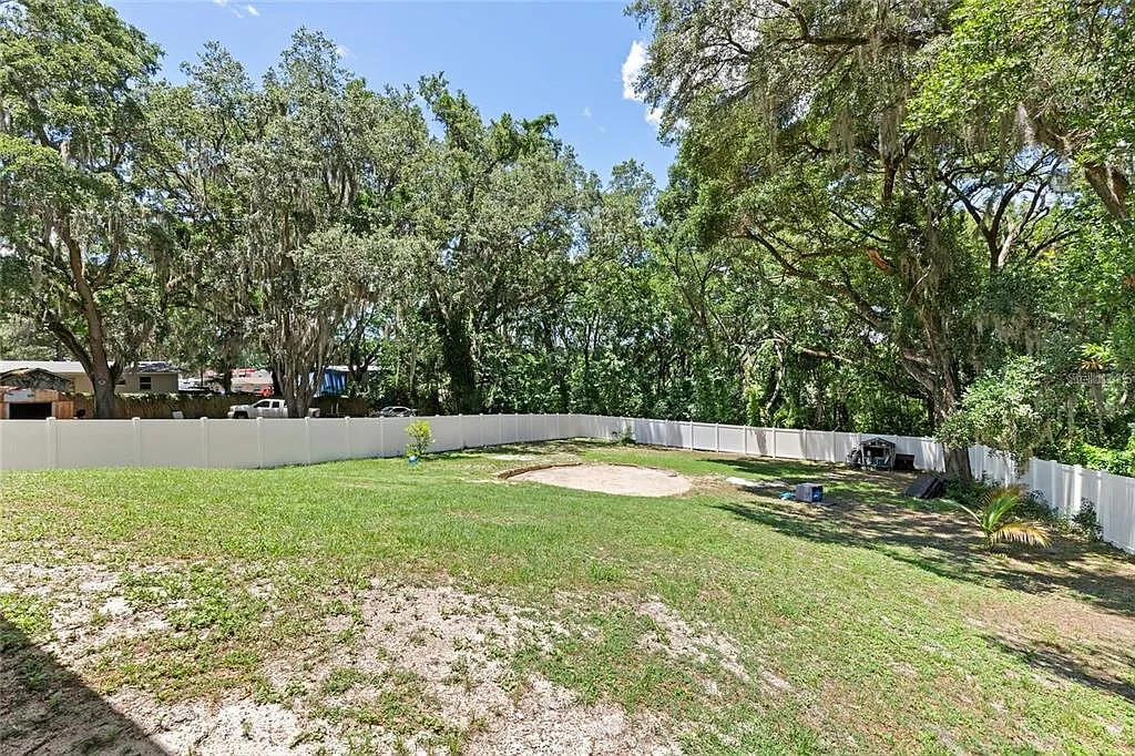 3 bed, 2.0 bath, 1270 sqft, $2,000 — Photo 4