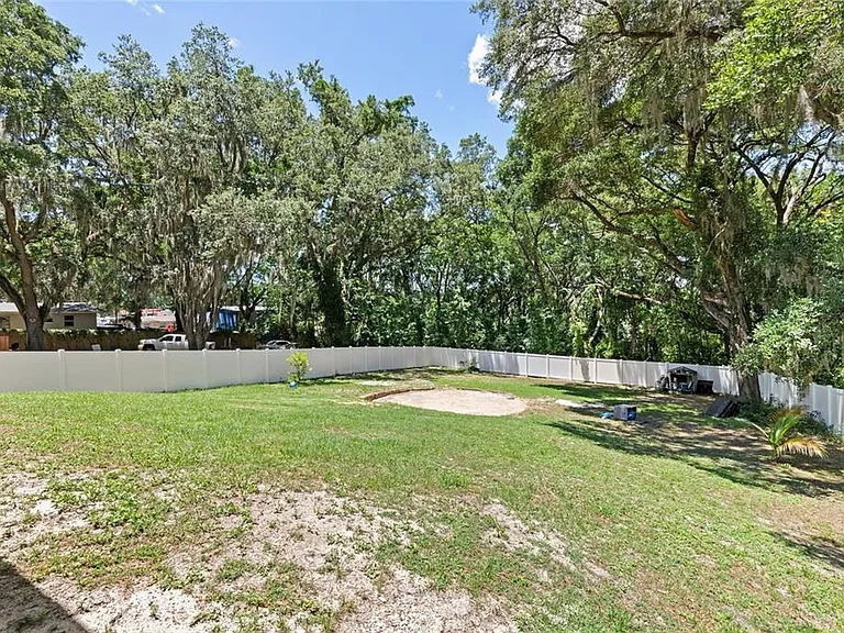 206 E Catawba St — Photo 4