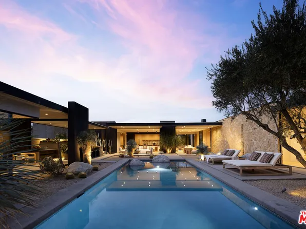 2 Echo Ln, Rancho Mirage, CA 92270