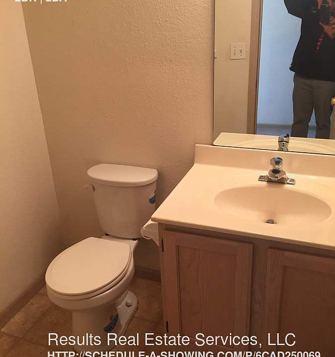 1st image of 202 NE Dogwood St APT B