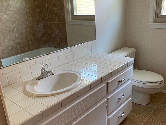 2nd image of 1402 Nabors Ln