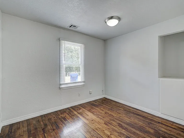712 Dakota St — Photo 15