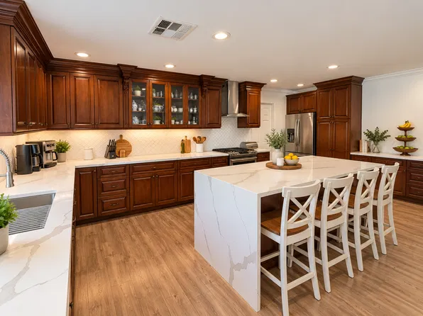 22606 Calvert St, Woodland Hills, CA 91367