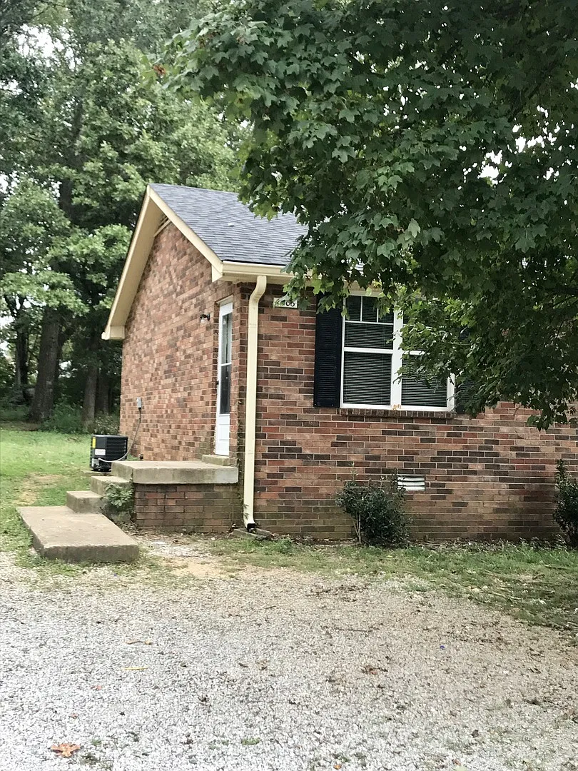 Hermitage!! Renovated 2/1 Duplex! Pets Okay! Coming Soon!! — Photo 1