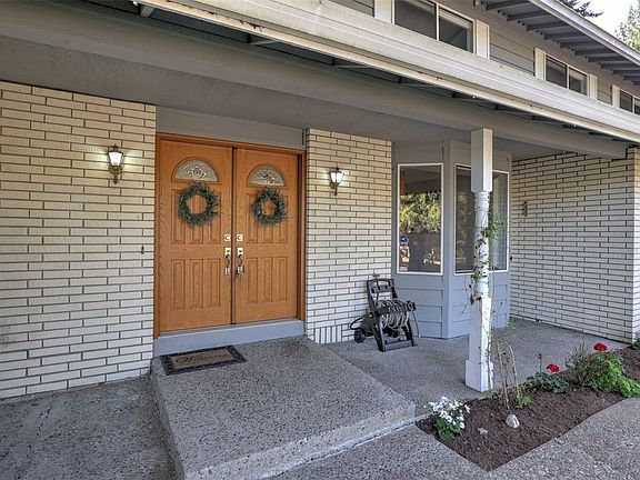 3rd image of 640 Kalmia Court NW