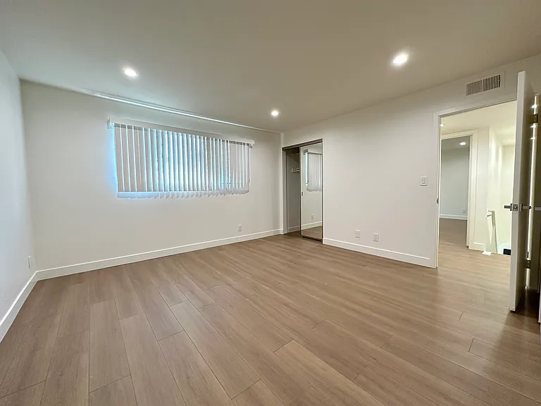 4727 Kester Ave #104 — Photo 16