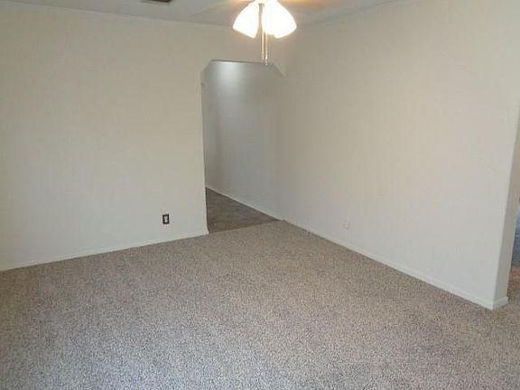 3rd image of 10218 Berrybriar Ln