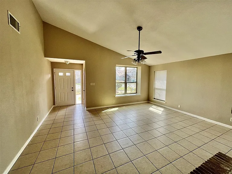 1101 Forest Oaks Path — Photo 3