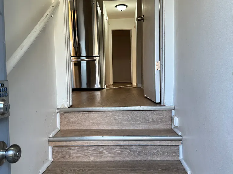 417 Hirsch Ave — Photo 10