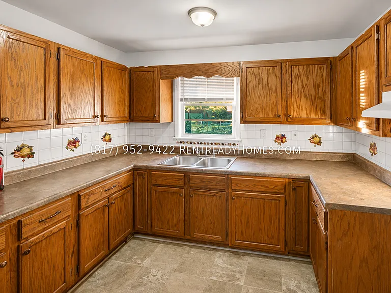 1416 Woodward Rd — Photo 3