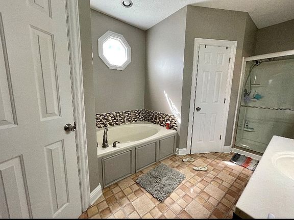 5th image of 191 Oak Hill Dr