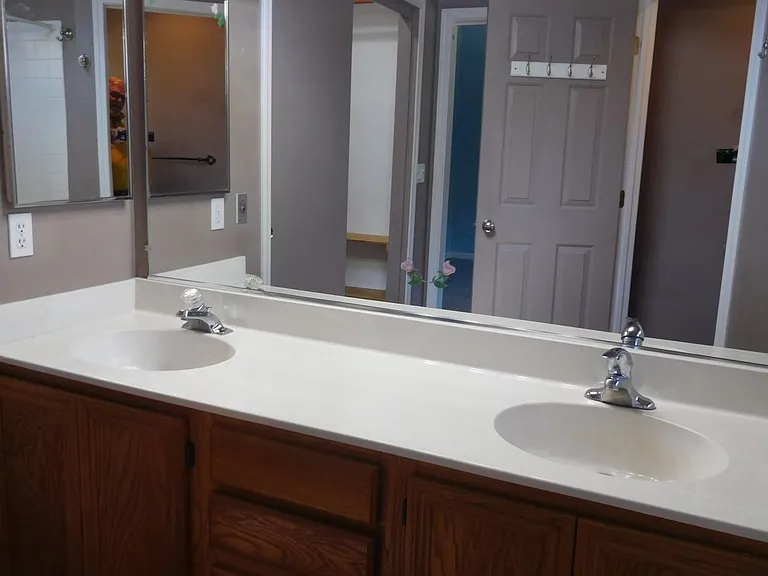 1325 Williams Cir — Photo 9