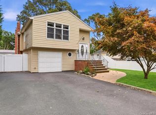 75 Lexington Road, Shirley, NY 11967