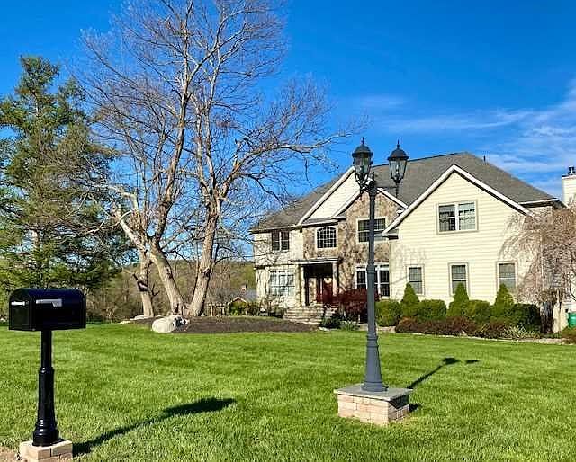 1st image of 11 Meadow View Ct