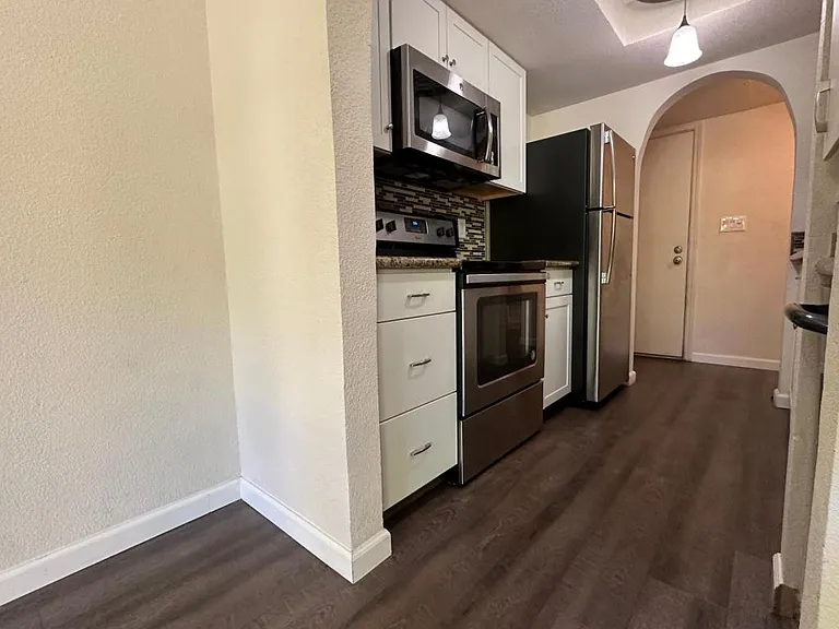 2422 Larkspur Ln #221 — Photo 18