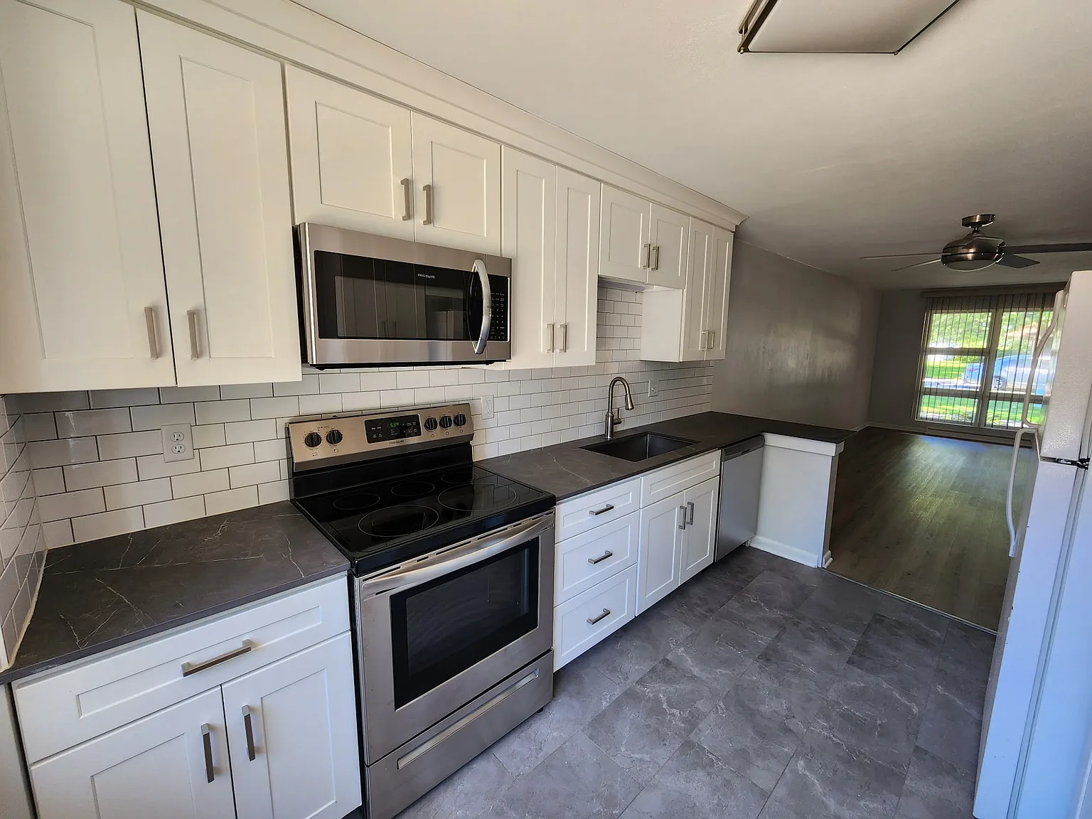 3 bed, 1200 sqft, $1,950 — Photo 3