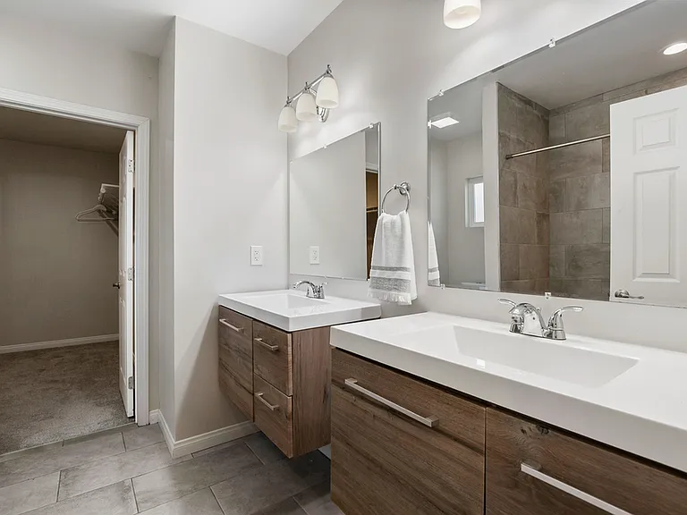 1207 Florence St — Photo 11