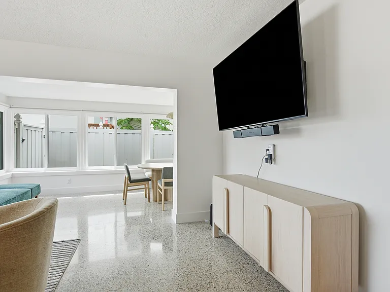580 Baywood Dr W — Photo 3