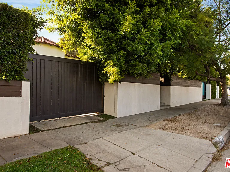 327 N Edinburgh Ave — Photo 2