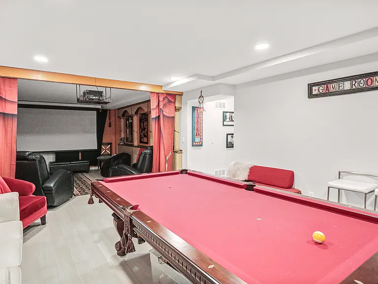 4 McNamara Dr — Photo 35
