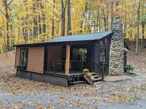 3700 Paradise DRIVE, West Bend, WI 53095