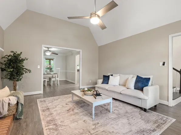 4520 Highland Crest Cir, Birmingham, AL 35226
