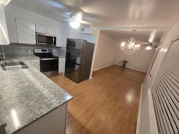 Kitchen
Refrigerator included
