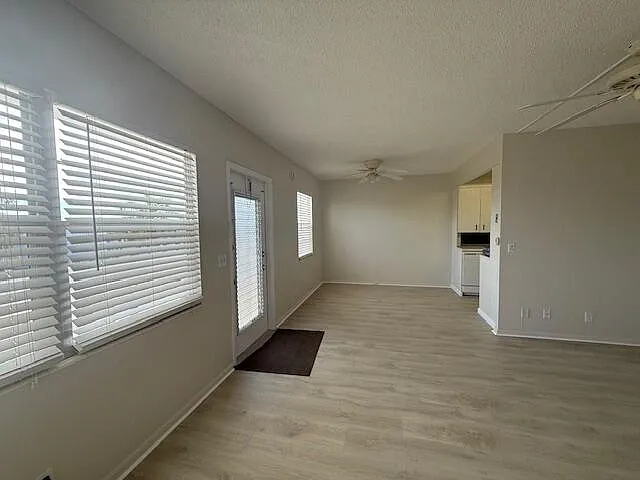 4078 Exeter E #E — Photo 11