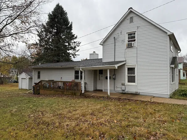 625 W Ordway St, Freeport, IL 61032