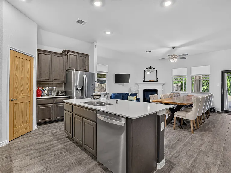 3936 Sidney Ln — Photo 6