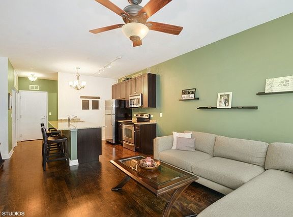 4th image of 565 W Quincy St Unit 905