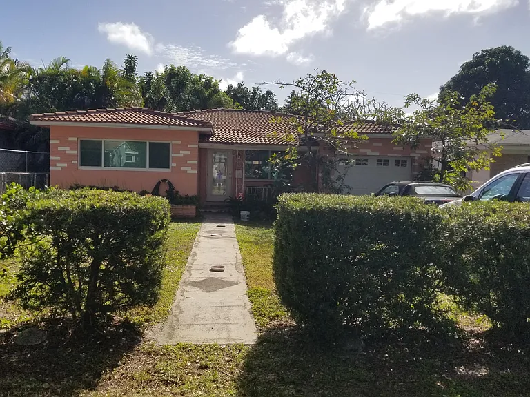 2814 Washington St — Photo 1