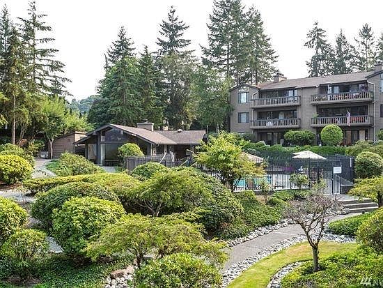 Grounds with pool & Club House