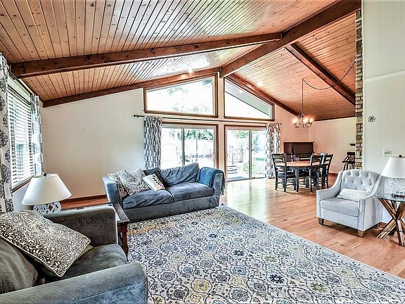 3rd image of 284 Denison Dr